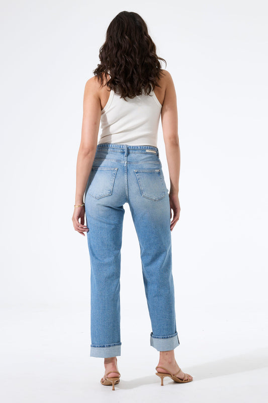Celia Straight Fit - Medium Rise